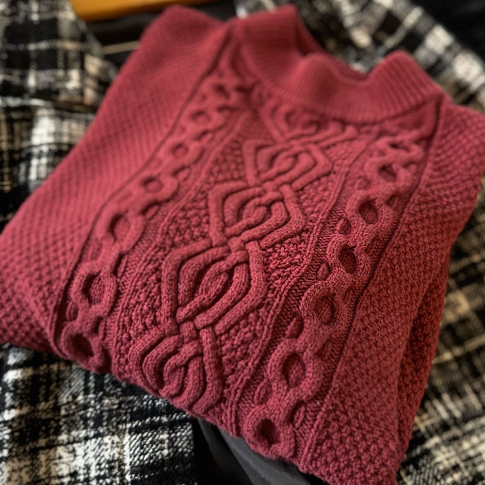 URBAN OUTFITTERS Maroon Cable Knit Turtleneck Sweater - Picture 10 of 13